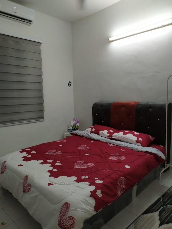 Anggun Homestay Сери-Искандар Экстерьер фото